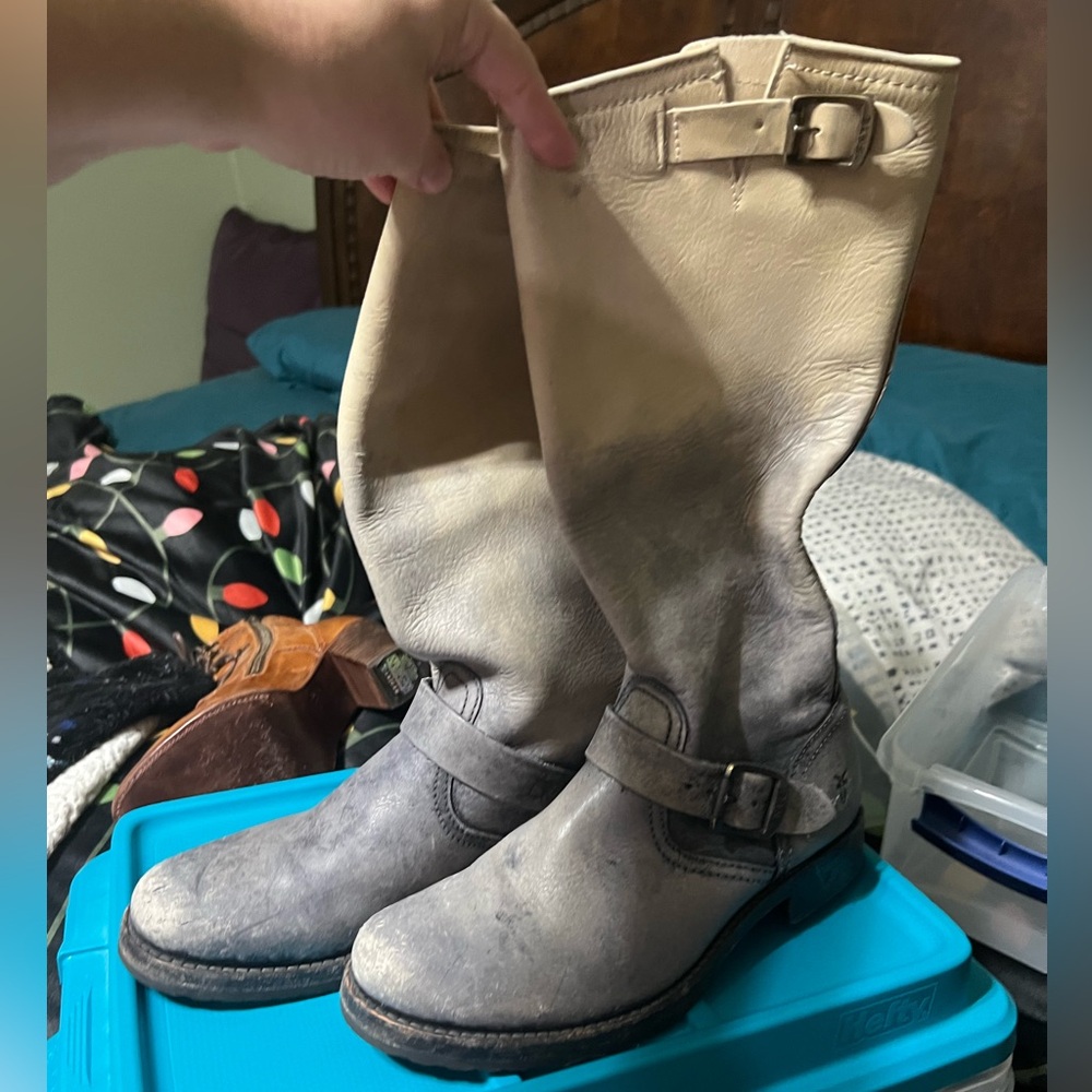 EUC Frye boots size 9 in ombré color